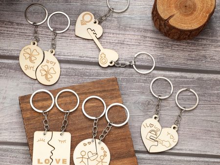 Wholesale Couple Gifts Wooden Clover Wooden Chips Laser Wooden Keychains Cheap