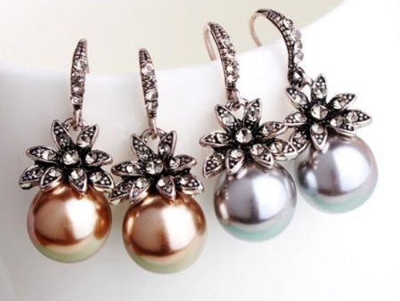 Wholesale Vintage Creative Pearl Sunflower Diamond Earrings Sale