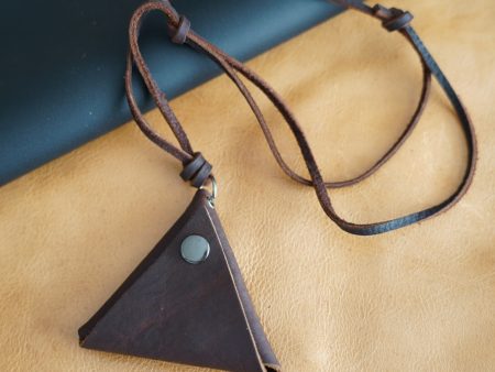 Wholesale Vintage Cowhide Triangle Zero Wallet Necklace Online Hot Sale